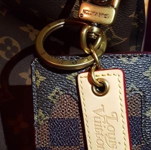 LouisVuitton ILLUSTRE BAG CHARM & KEY HOLDER